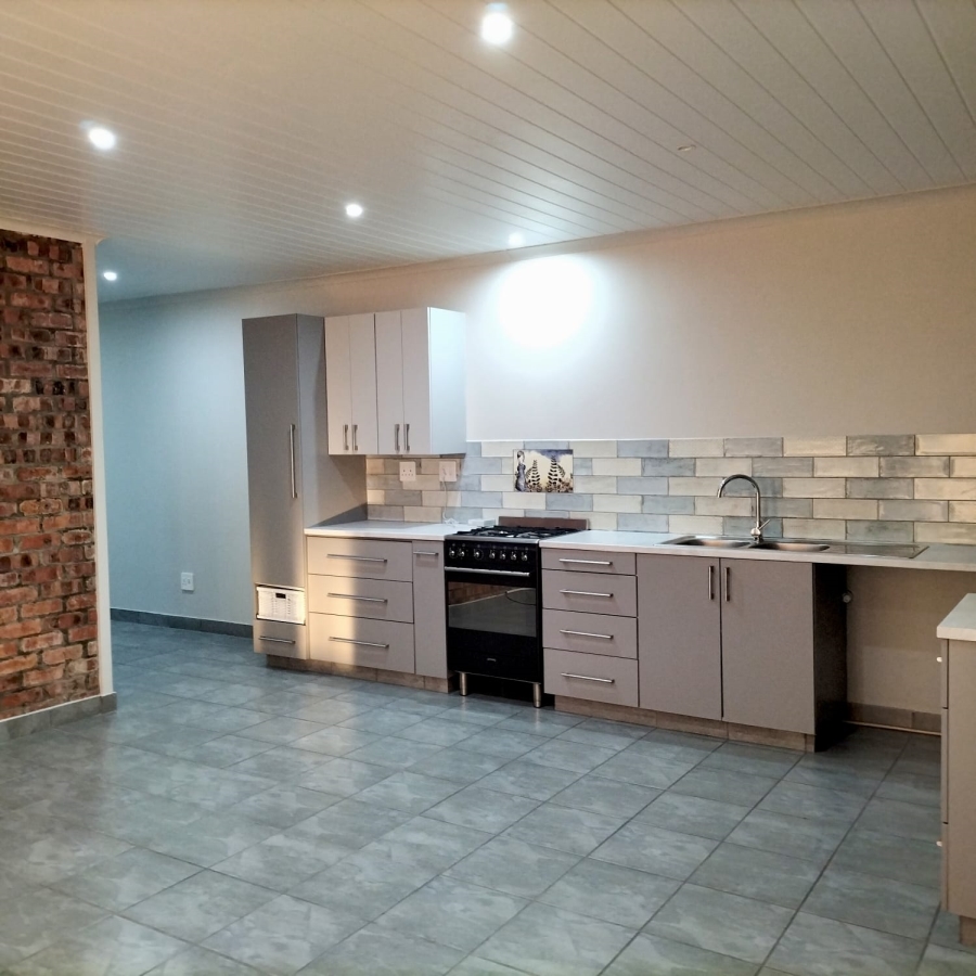 5 Bedroom Property for Sale in Reebok Western Cape